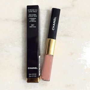 CHANEL Le Rouge Duo Ultra Tenue - Merry Rose
Lipstick and lipgloss